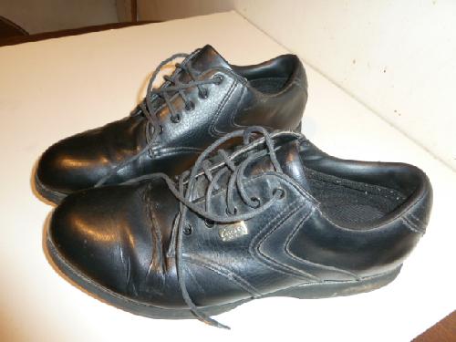 Chaussures golf T44/ Housse/crampons/Brosses entretien - photo 6