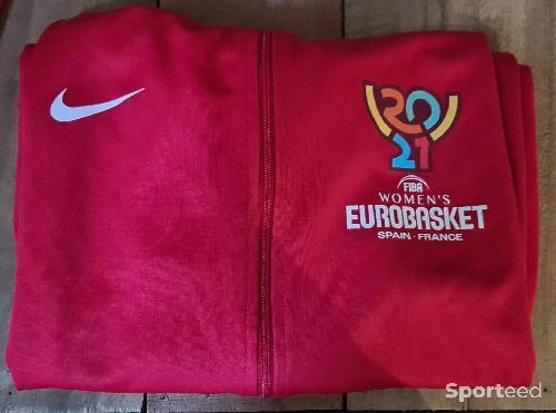 Basket-ball - Veste NIKE collector France Espagne eurobasket Féminin 2021 - photo 3