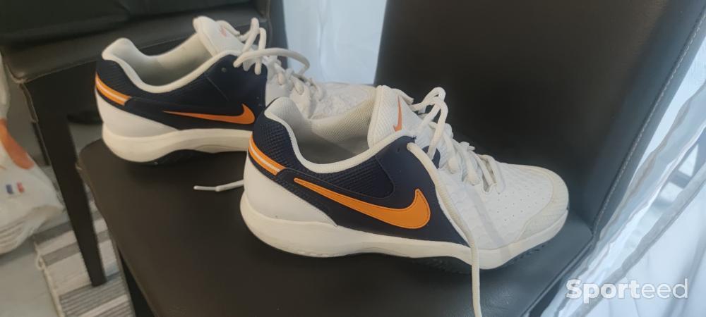 Tennis - Chaussures de sport Homme Nike NIKE AIR ZOOM RESISTANCE CLY blanc / bleue / jaune  - photo 1