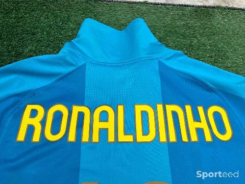 Football - Maillot Ronaldinho à Barcelone  - photo 6