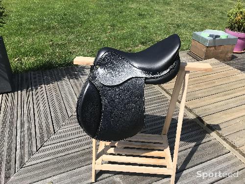 Selle Sport Mondange 17,5 pouces NEUVE