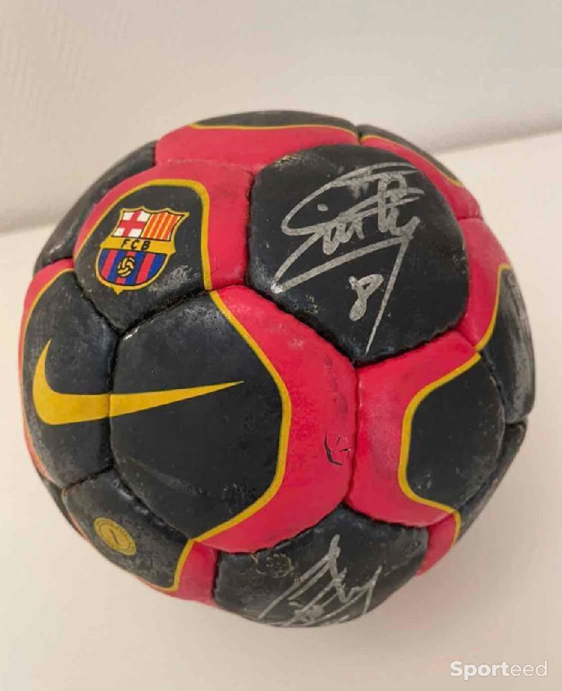 Football - Ballon de football FC Barcelone dédicacé par GIULY - photo 1