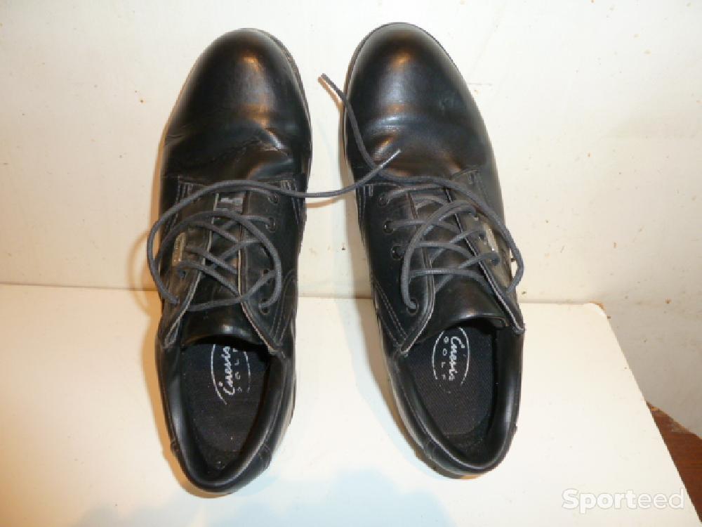 Golf - Chaussures golf T44/ Housse/crampons/Brosses entretien - photo 2