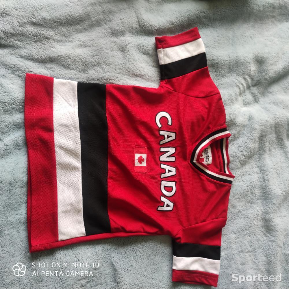Hockey sur glace - Très shirt de hockey Canada taille 6 ans - photo 1