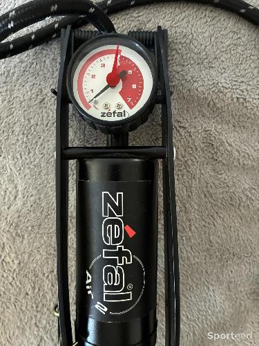 Vélo route - Pompe à pied Zefal haute pression 7bars avec manomètre pour vélo route, VTT, etc – Très bon état - photo 6
