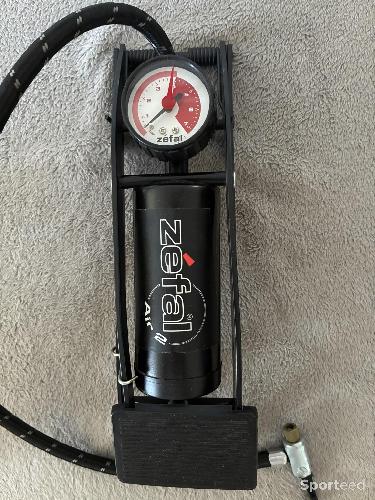 Vélo route - Pompe à pied Zefal haute pression 7bars avec manomètre pour vélo route, VTT, etc – Très bon état - photo 6