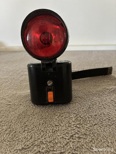Vélo loisir / urbain - Lampe pour vélo/trottinette arrière – sur pile, attache à sangle – Feu rouge - photo 4