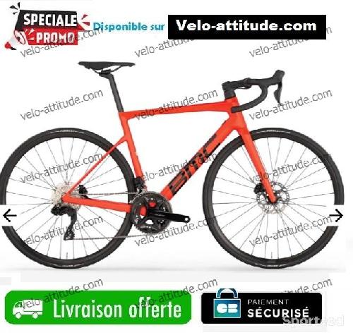 Vélo de route BMC Teammachine SLR THREE  Prix promotionnel €1.899,00 Prix régulier €3.799,00