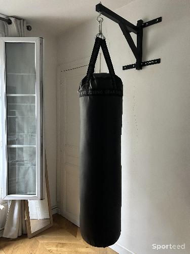 Sac de frappe neuf + support mural + gants neufs