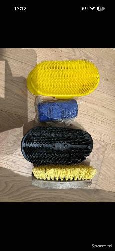 Equitation - Lot de brosses - photo 3