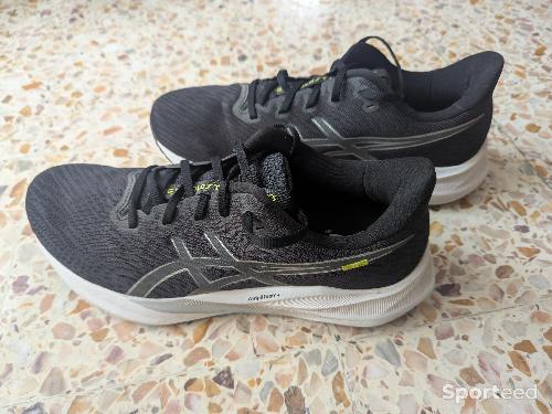 Course à pied route - asics  VERSABLAST 4 pointure 45 - photo 5