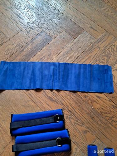 Pilates / Gym douce - Kit Fitness Complète Bleu – 2 Haltères + 2 Poids Chevilles/Poignets + Bande Élastique - photo 6