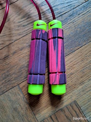 Corde à Sauter Nike Fitness / Fundamental Speed Rope – Rose & Jaune Fluide