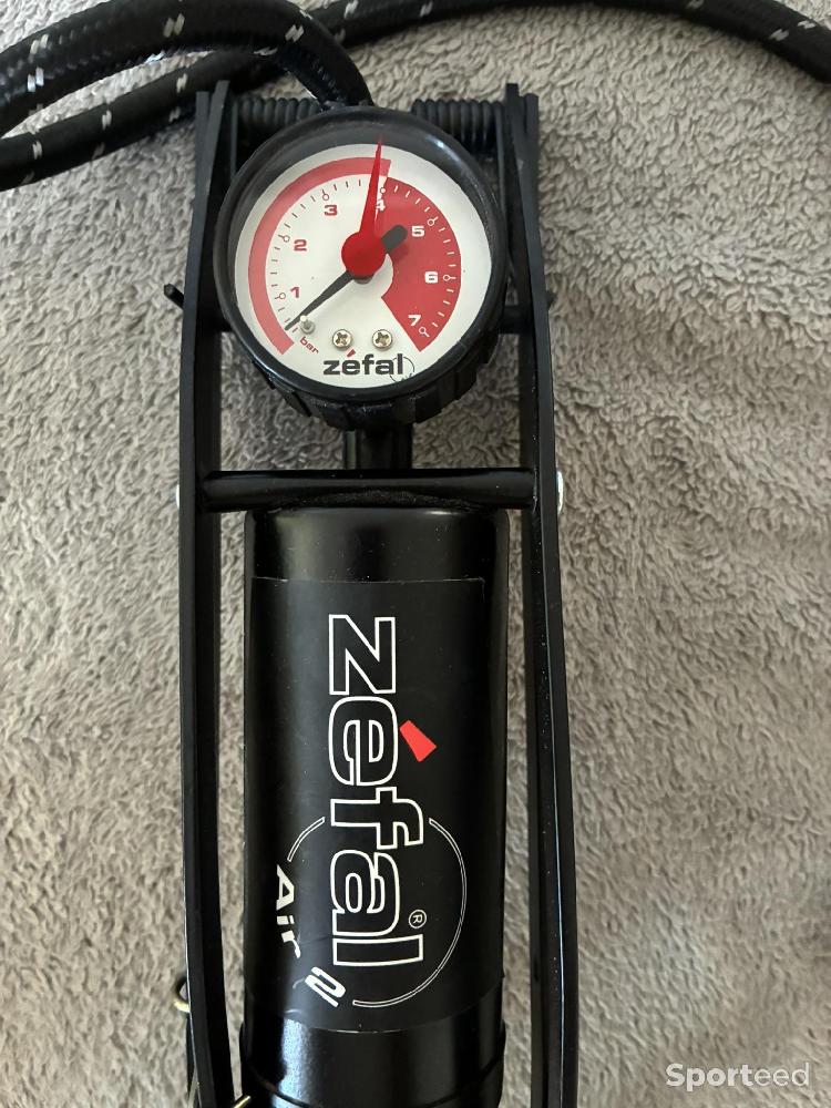 Vélo route - Pompe à pied Zefal haute pression 7bars avec manomètre pour vélo route, VTT, etc – Très bon état - photo 3