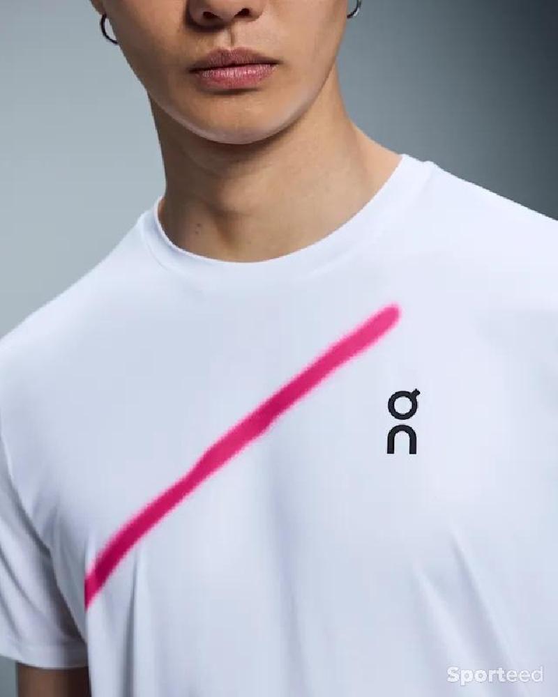 Tennis - Polo On-running blanc ligne rose - photo 4
