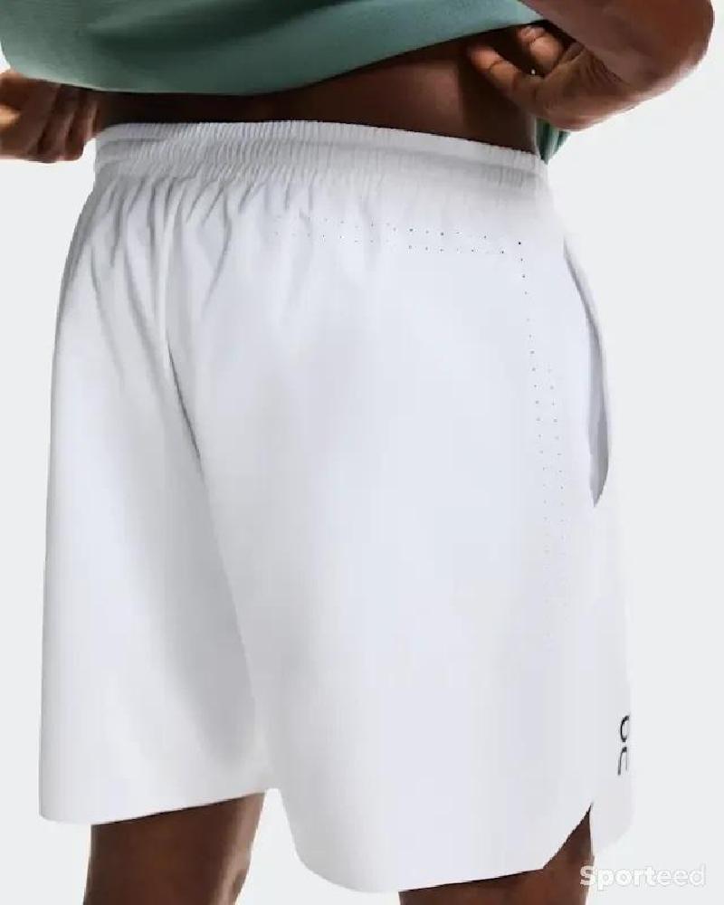 Tennis - Short Tennis On-running blanc tâche verte - photo 3