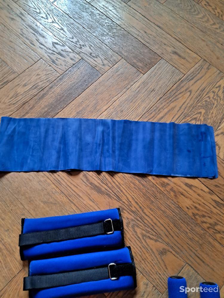 Pilates / Gym douce - Kit Fitness Complète Bleu – 2 Haltères + 2 Poids Chevilles/Poignets + Bande Élastique - photo 4