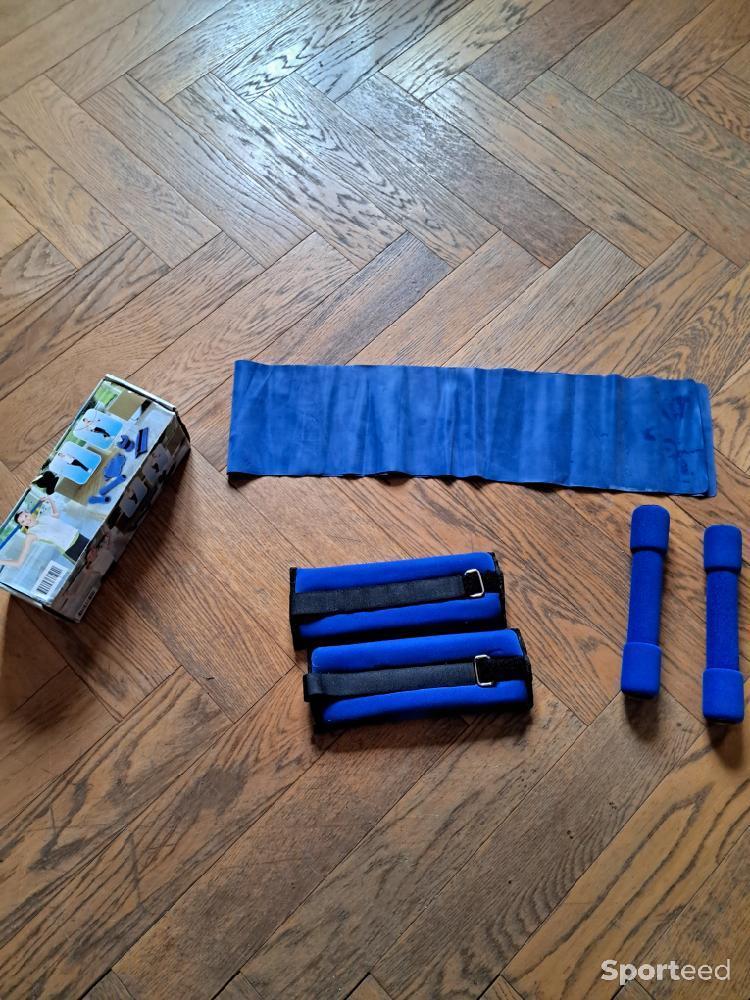 Pilates / Gym douce - Kit Fitness Complète Bleu – 2 Haltères + 2 Poids Chevilles/Poignets + Bande Élastique - photo 2