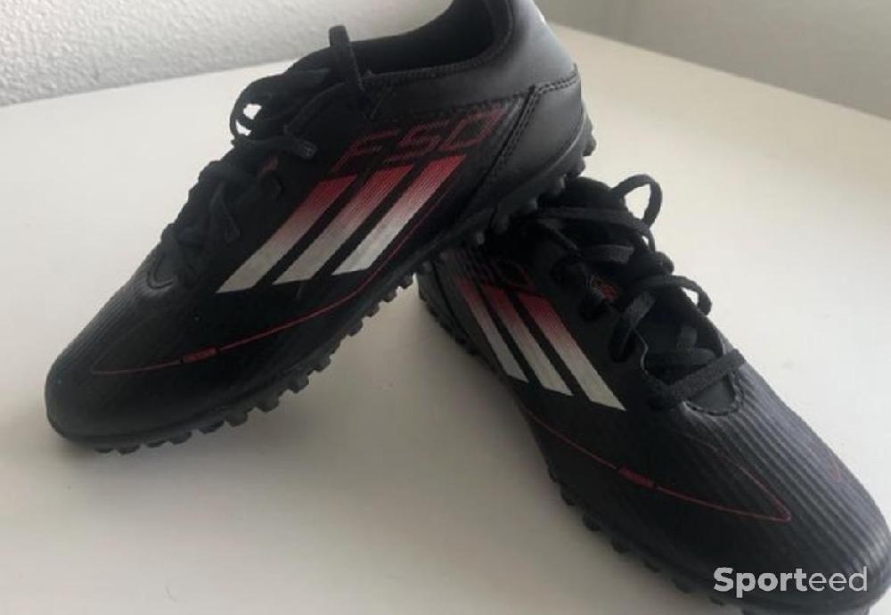 Football - Crampons Adidas Taille 41⅓ - photo 1