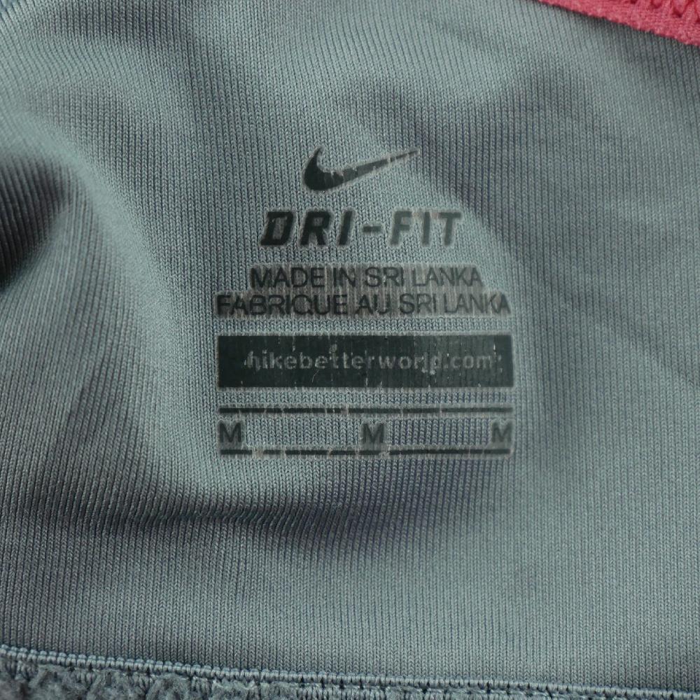 Course à pied trail - Nike Brassières Dri-Fit Coupe compression Bonnet moulés Dos nageur en mesh Femme Taille M - photo 4